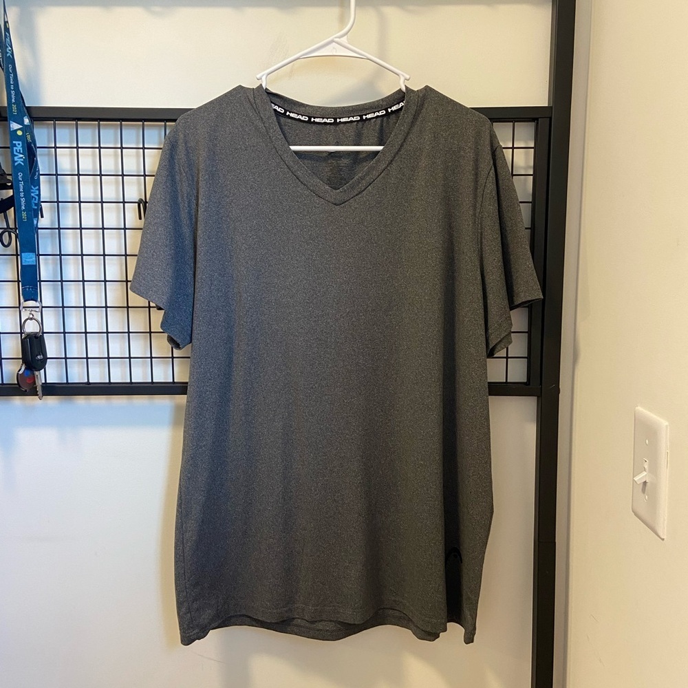 EUC | Head men’s tennis v-neck shirt — large‎